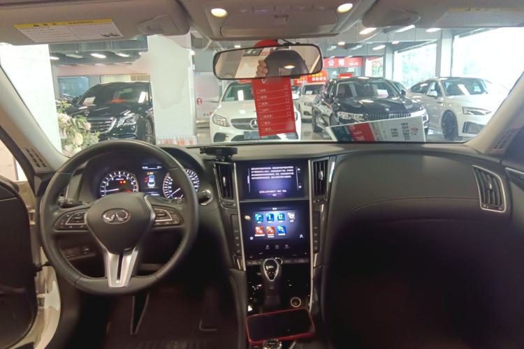 Used Infiniti Q50L 2021 2.0T Comfort Edition Center Console