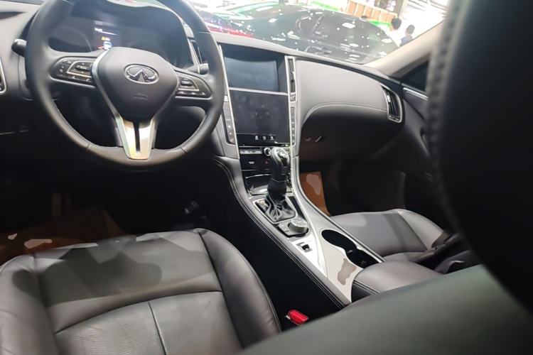 Used Infiniti Q50L 2021 2.0T Enjoyment Edition Center Console