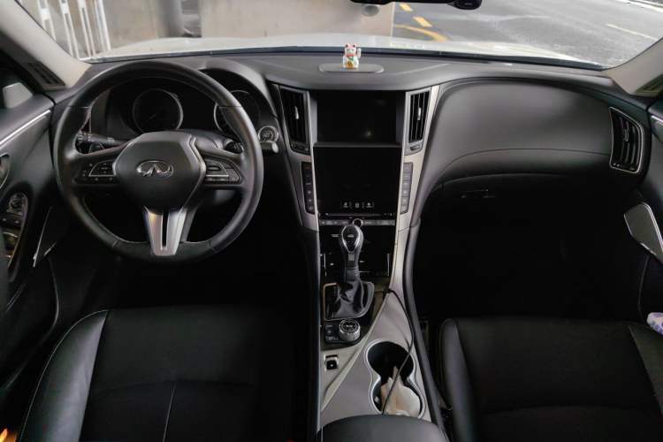 Used Infiniti Q50L 2021 2.0T Enjoyment Edition Center Console