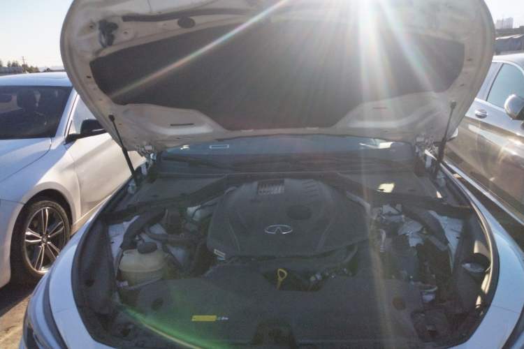 Used Infiniti Q50L 2021 2.0T Enjoyment Edition Engine Bay