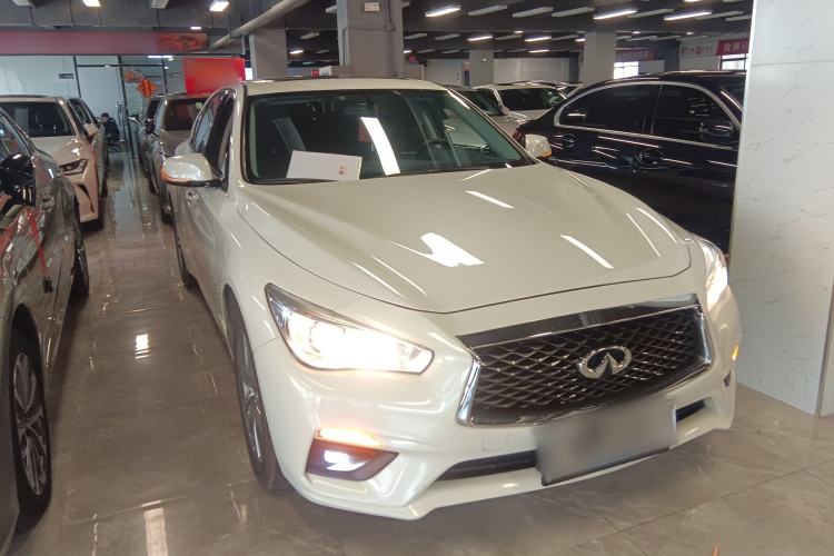 Used Infiniti Q50L 2021 2.0T Comfort Edition Front Right 45 Deg