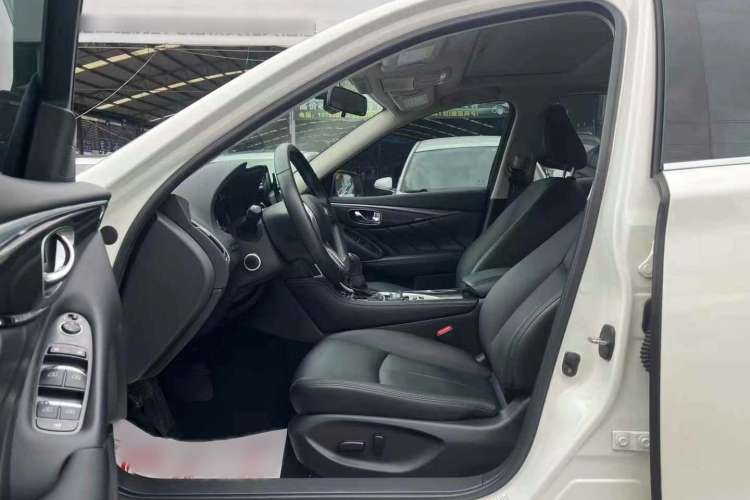 Used Infiniti Q50L 2021 2.0T Comfort Edition Interior 3