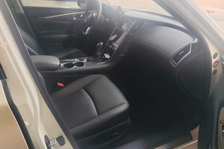 Used Infiniti Q50L 2021 2.0T Comfort Edition Interior 4