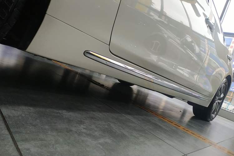 Used Infiniti Q50L 2021 2.0T Comfort Edition Left Side Sill