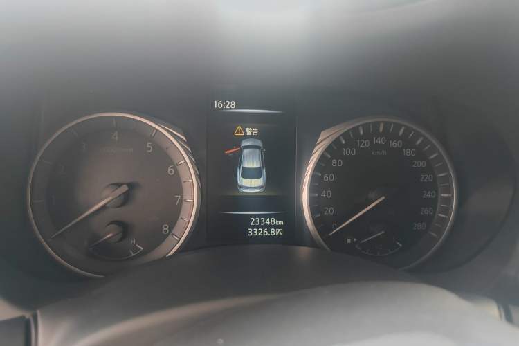 Used Infiniti Q50L 2021 2.0T Comfort Edition Odometer Close Up