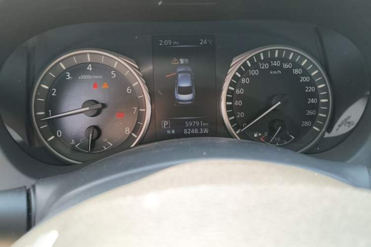 Used Infiniti Q50L 2021 2.0T Comfort Edition Odometer Close Up