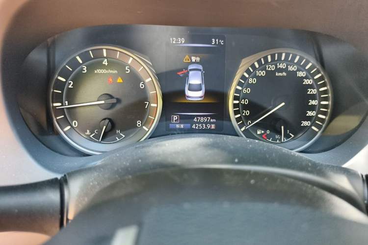 Used Infiniti Q50L 2021 2.0T Comfort Edition Odometer Close Up