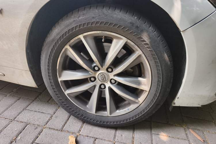 Used Infiniti Q50L 2021 2.0T Comfort Edition Right Front Wheel Hub