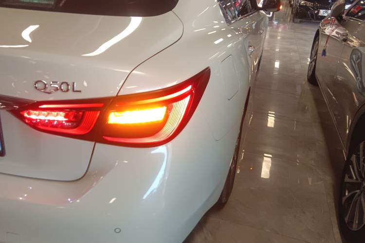 Used Infiniti Q50L 2021 2.0T Comfort Edition Right Rear Taillight