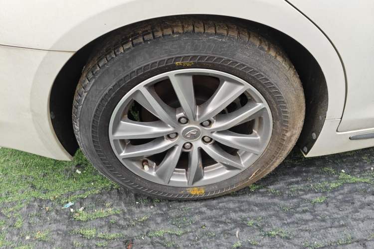 Used Infiniti Q50L 2021 2.0T Comfort Edition Right Rear Wheel Hub