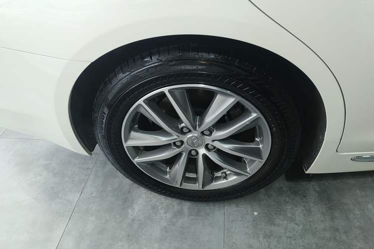 Used Infiniti Q50L 2021 2.0T Comfort Edition Right Rear Wheel Hub