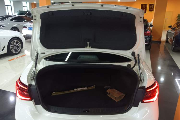 Used Infiniti Q50L 2021 2.0T Enjoyment Edition Trunk