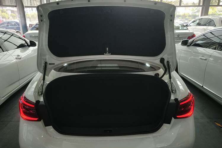 Used Infiniti Q50L 2021 2.0T Enjoyment Edition Trunk