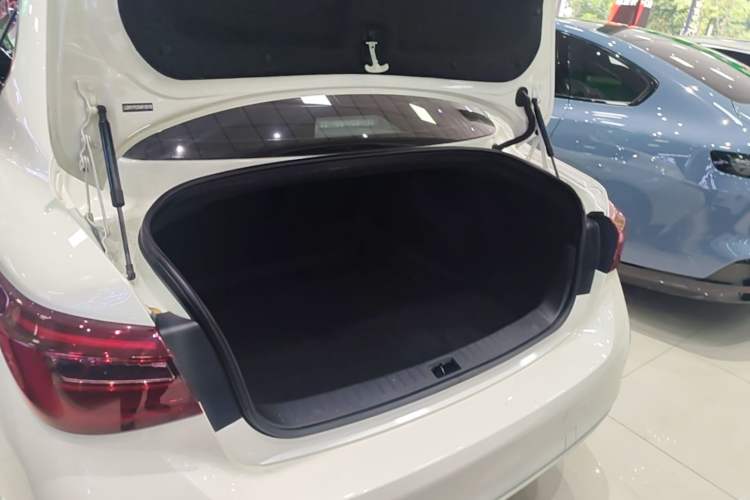 Used Infiniti Q50L 2021 2.0T Enjoyment Edition Trunk