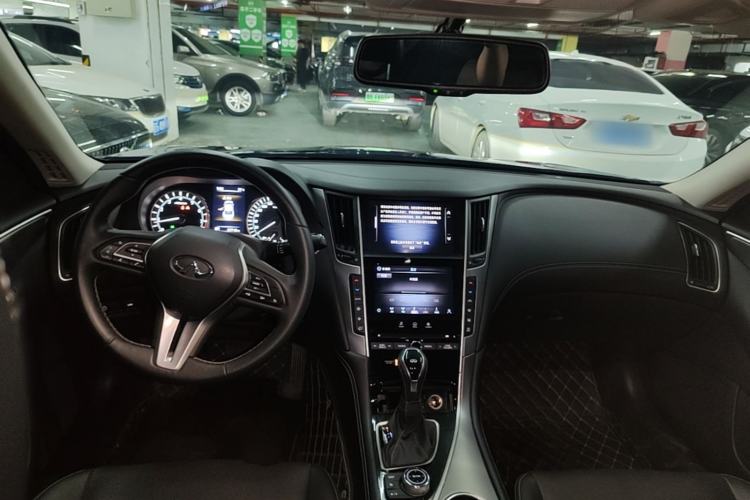 Used Infiniti Q50L 2022 2.0T Enjoyment Edition Center Console