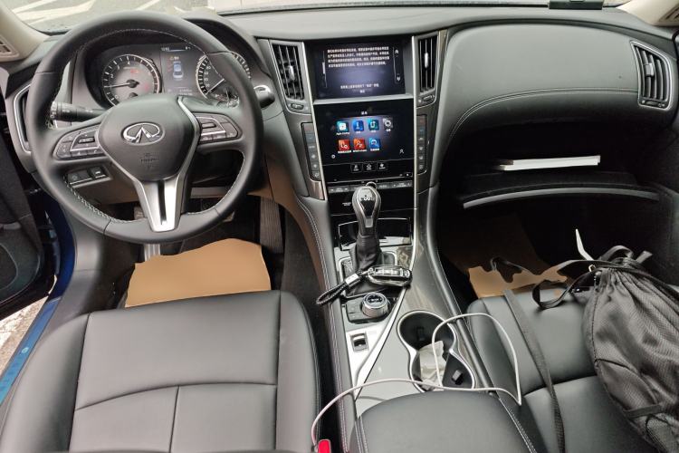 Used Infiniti Q50L 2022 2.0T Comfort Edition Center Console
