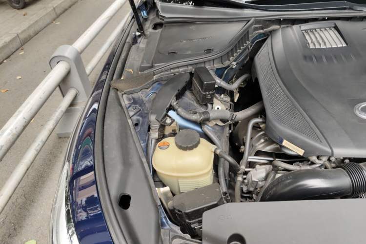 Used Infiniti Q50L 2022 2.0T Enjoyment Edition Engine Bay Right