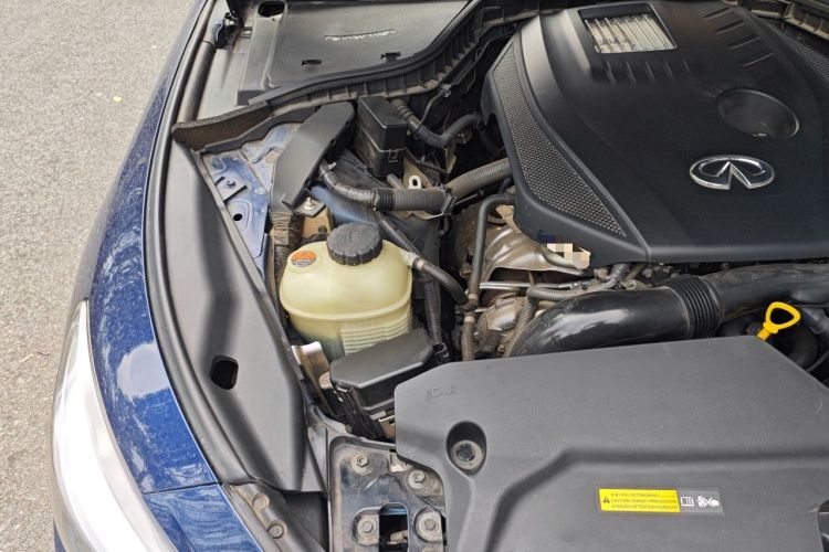 Used Infiniti Q50L 2022 2.0T Enjoyment Edition Engine Bay Right