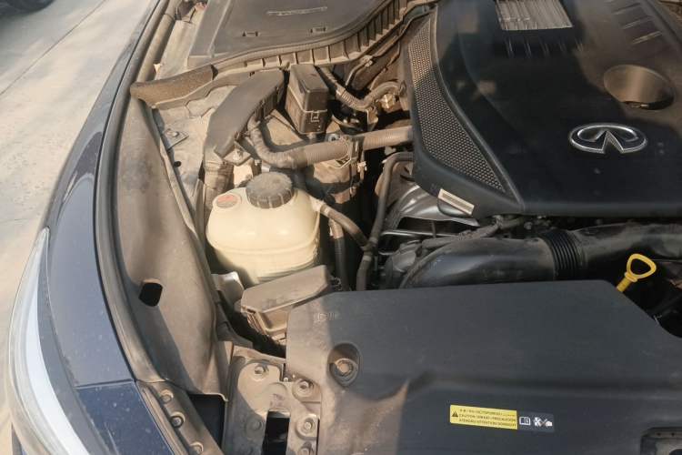 Used Infiniti Q50L 2022 2.0T Enjoyment Edition Engine Bay Right