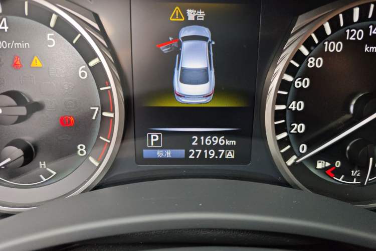 Used Infiniti Q50L 2022 2.0T Comfort Edition Odometer Close Up