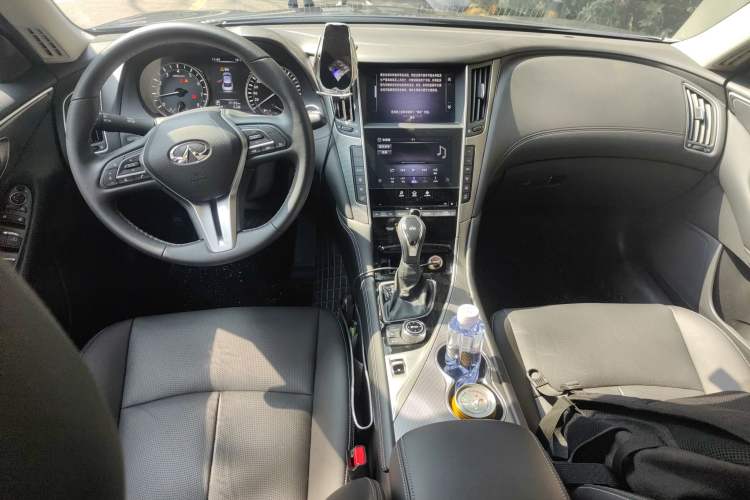 Used Infiniti Q50L 2022 2.0T Enjoyment Edition Center Console