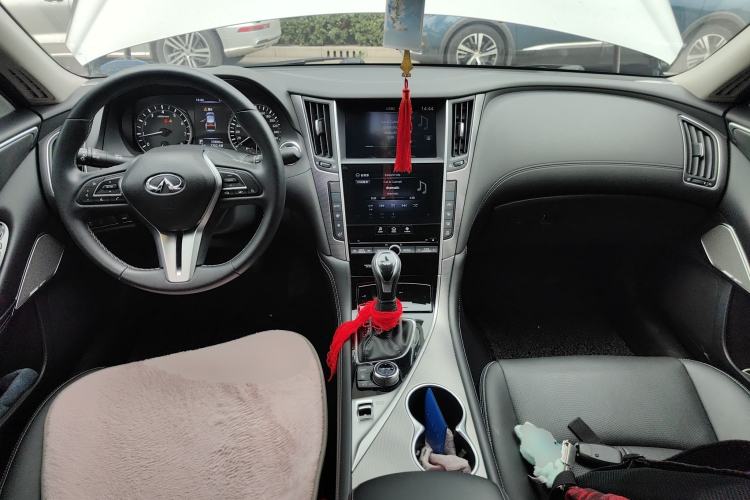 Used Infiniti Q50L 2022 2.0T Enjoyment Edition Center Console