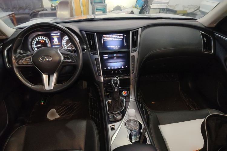 Used Infiniti Q50L 2022 2.0T Enjoyment Edition Center Console