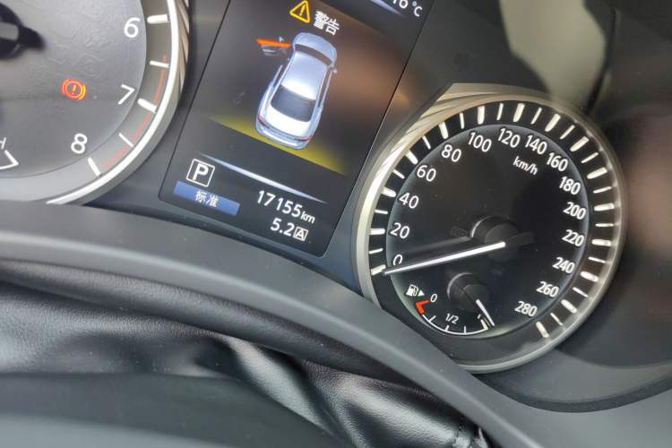 Used Infiniti Q50L 2022 2.0T Enjoyment Edition Odometer Close Up