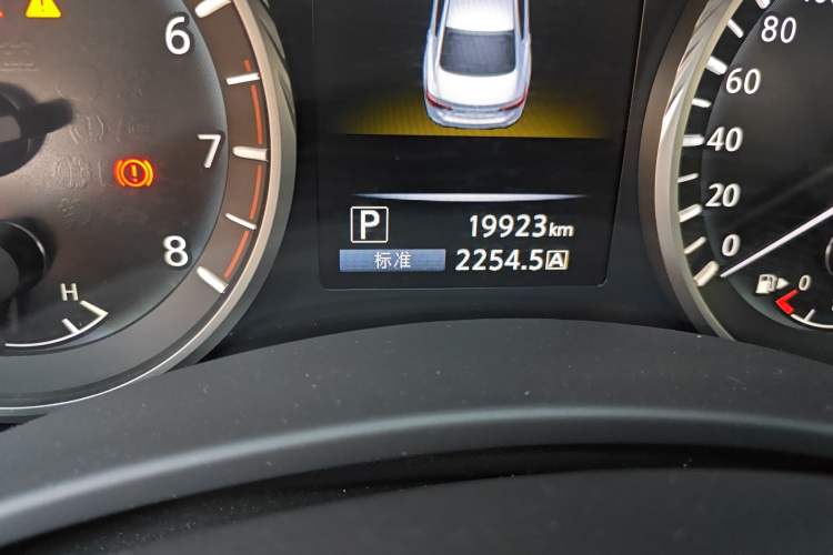 Used Infiniti Q50L 2022 2.0T Enjoyment Edition Odometer Close Up
