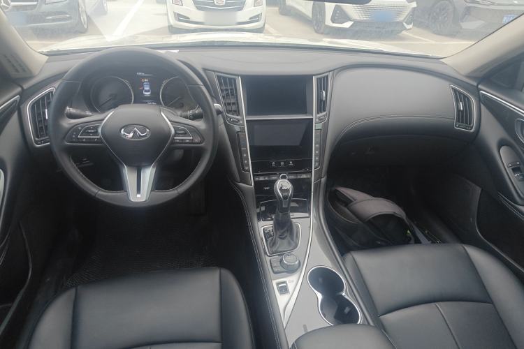Used Infiniti Q50L 2022 2.0T Comfort Edition Center Console