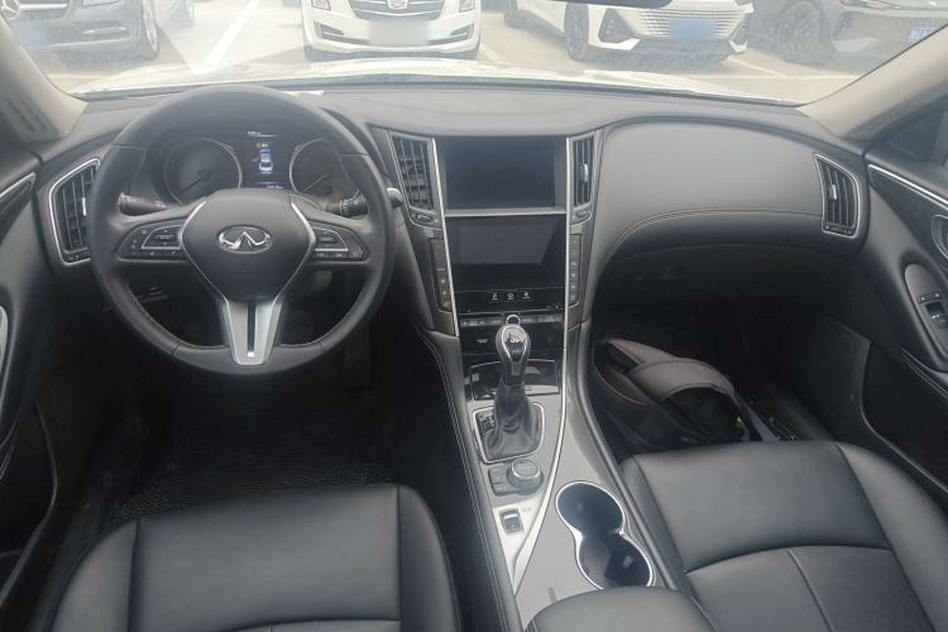 Used Infiniti Q50L 2022 2.0T Comfort Edition Center Console