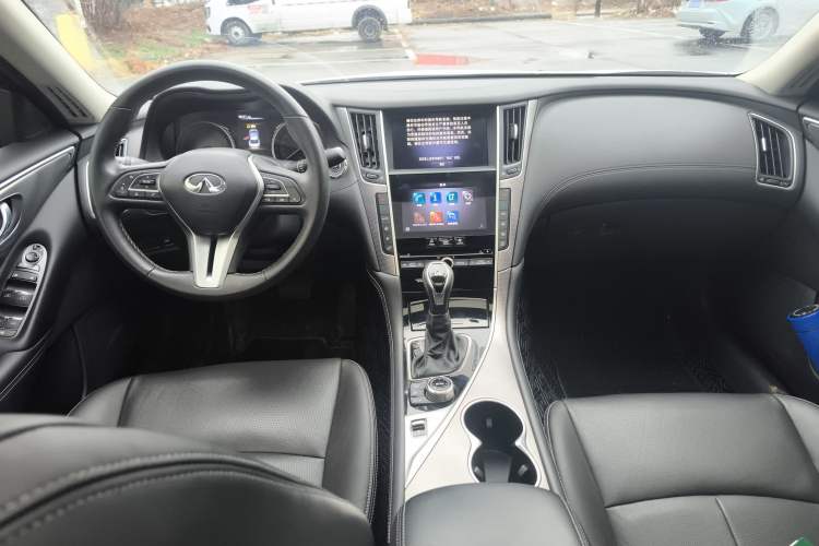 Used Infiniti Q50L 2022 2.0T Enjoyment Edition Center Console