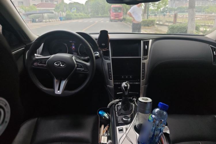 Used Infiniti Q50L 2022 2.0T Enjoyment Edition Center Console