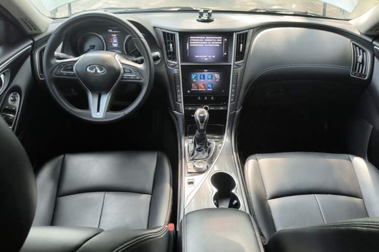 Used Infiniti Q50L 2022 2.0T Comfort Edition Center Console
