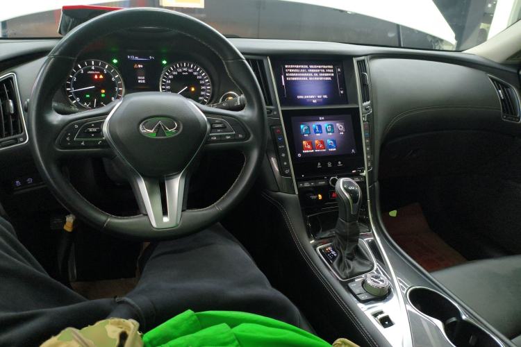 Used Infiniti Q50L 2022 2.0T Comfort Edition Center Console