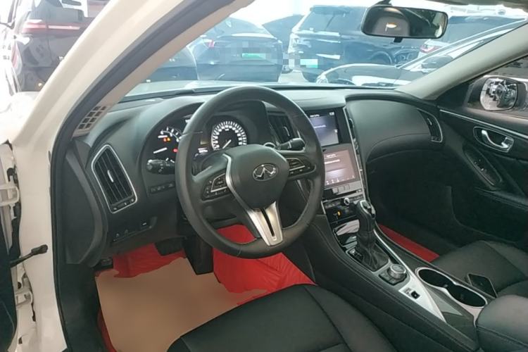 Used Infiniti Q50L 2022 2.0T Comfort Edition Center Console