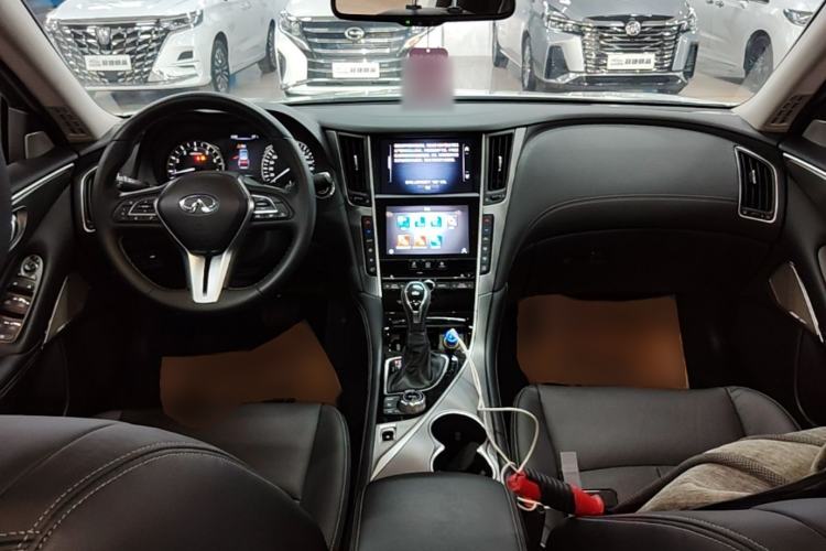 Used Infiniti Q50L 2022 2.0T Enjoyment Edition Center Console
