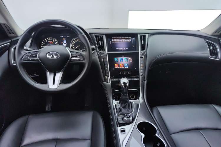 Used Infiniti Q50L 2022 2.0T Comfort Edition Center Console