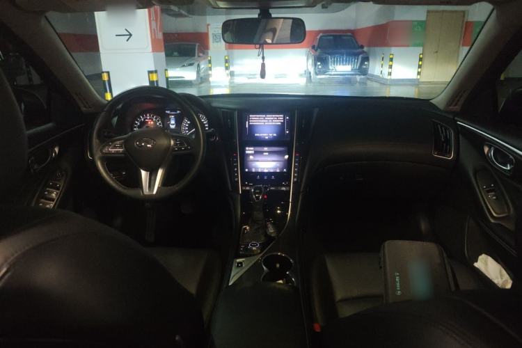 Used Infiniti Q50L 2022 2.0T Comfort Edition Center Console