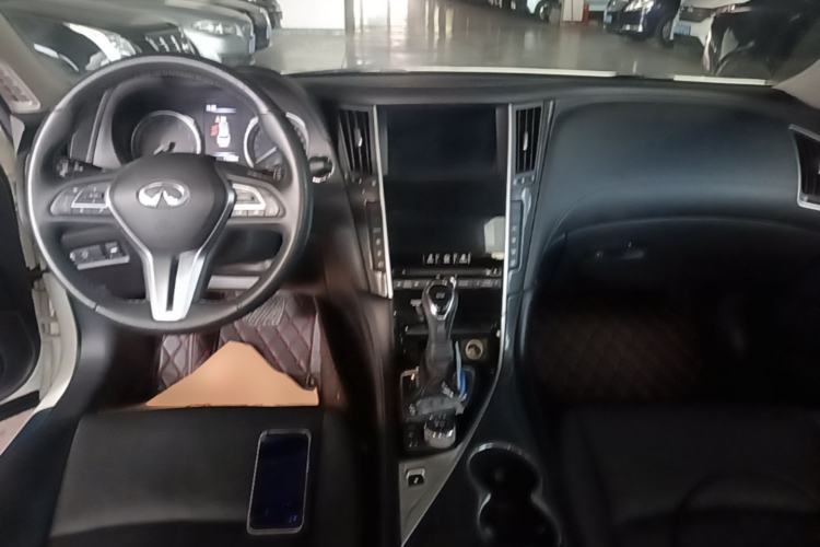 Used Infiniti Q50L 2022 2.0T Comfort Edition Center Console
