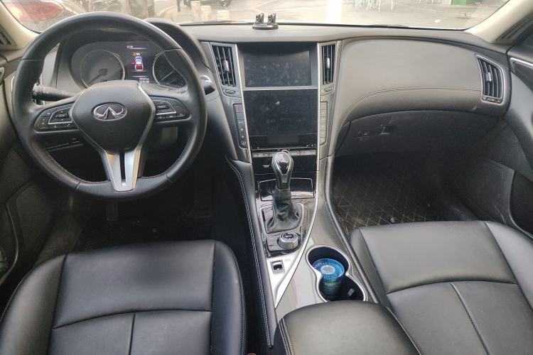 Used Infiniti Q50L 2022 2.0T Comfort Edition Center Console