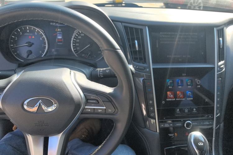 Used Infiniti Q50L 2022 2.0T Comfort Edition Center Console
