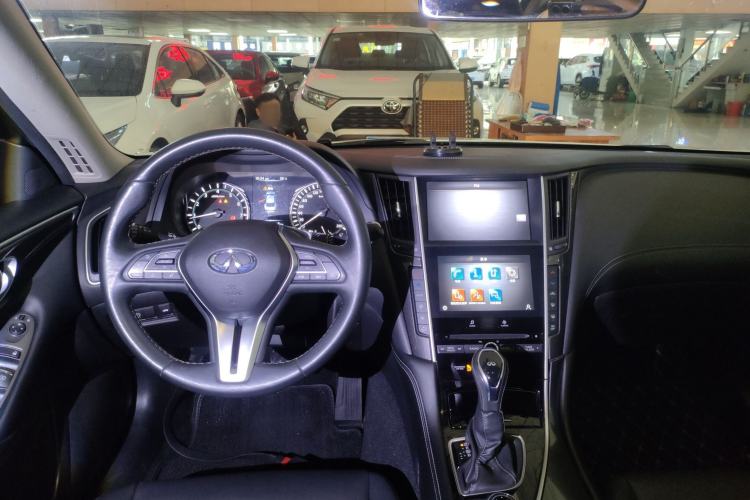 Used Infiniti Q50L 2022 2.0T Comfort Edition Center Console