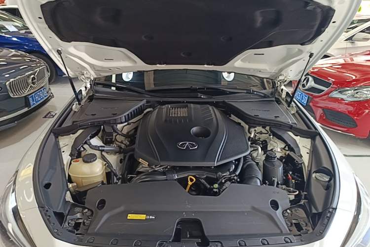 Used Infiniti Q50L 2022 2.0T Enjoyment Edition Engine Bay