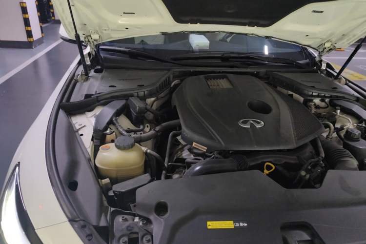 Used Infiniti Q50L 2022 2.0T WAVE Edition Engine Bay Right
