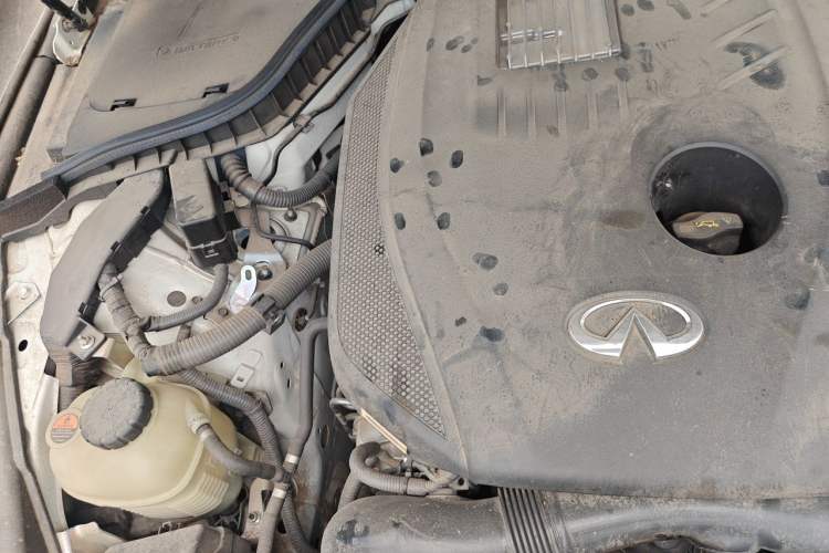 Used Infiniti Q50L 2022 2.0T Enjoyment Edition Engine Bay Right