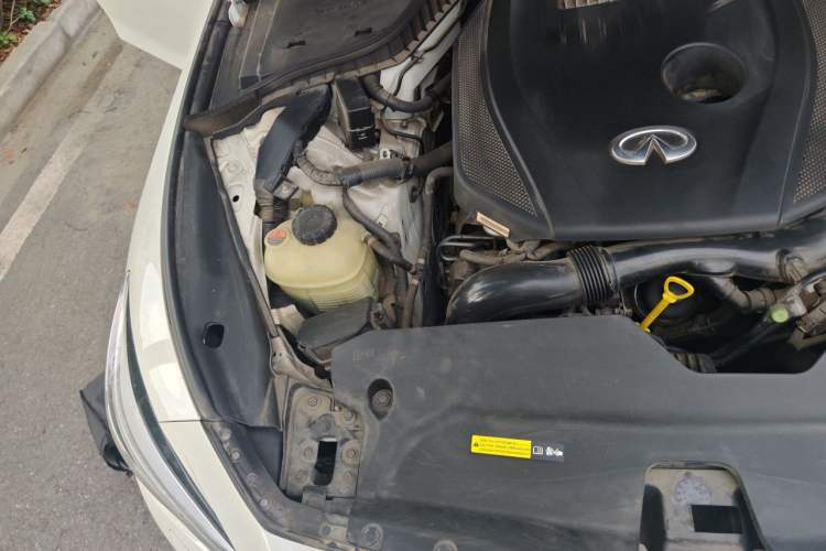 Used Infiniti Q50L 2022 2.0T Enjoyment Edition Engine Bay Right