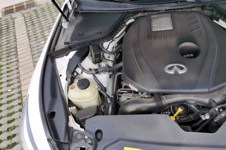 Used Infiniti Q50L 2022 2.0T Enjoyment Edition Engine Bay Right