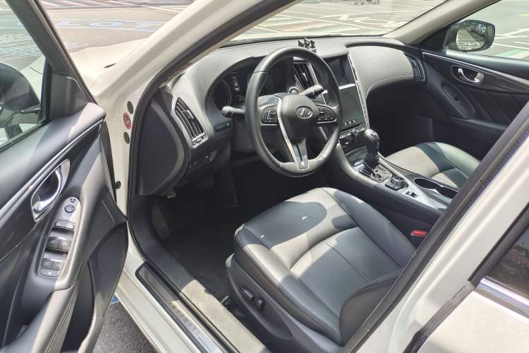 Used Infiniti Q50L 2022 2.0T Comfort Edition Interior 2
