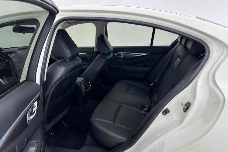 Used Infiniti Q50L 2022 2.0T Comfort Edition Interior 4